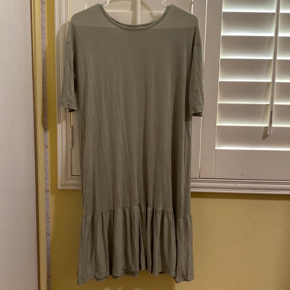 Light green Flowey dress with ruffles at the bottom